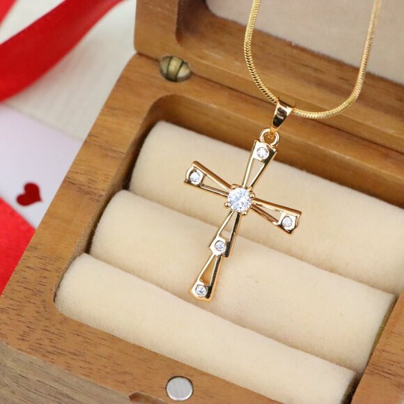 "Elegant Rose Gold Cross Pendant with Sparkling Center Stone, XPPT1833 - Picture 12 of 12